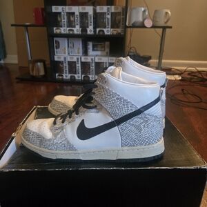 Nike High-Top Sneakers in White and Black with Textured Pattern